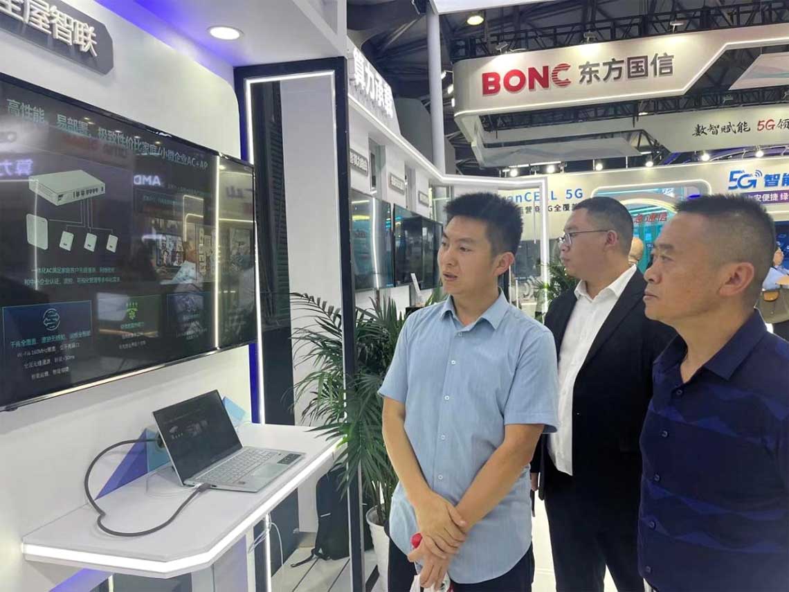 旅行全屋智联展区，，，，，，陈光平举行先容